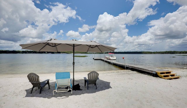 Private Beach & Dock! North Florida Lake House