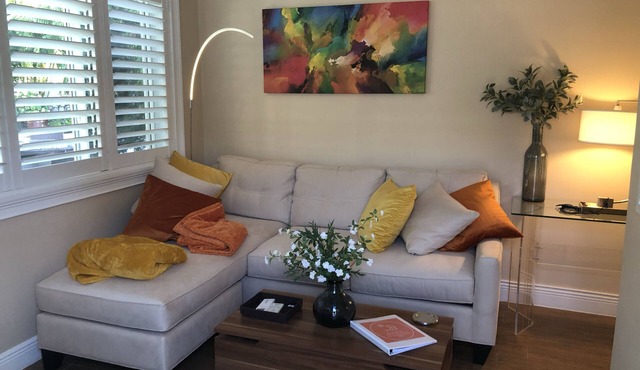 Private bedroom + den suite - shared pool/garden in the heart of Fort Lauderdale