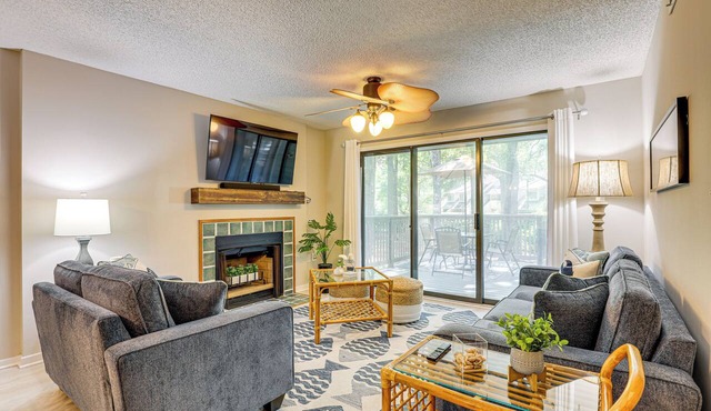 Private Deck & Pool Access: Myrtle Beach Getaway!