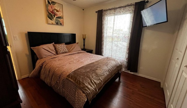 Private Entry Cozy Suite w/Ensuite Bath Quiet Parking Long Stay Ready