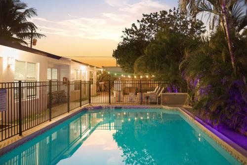 Private Home, KING Room- Pool & Patios - Near Beaches & Dining