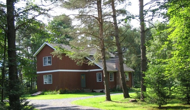 Private Location, Fireplace, WiFi, AC, Minutes to Stowe Village