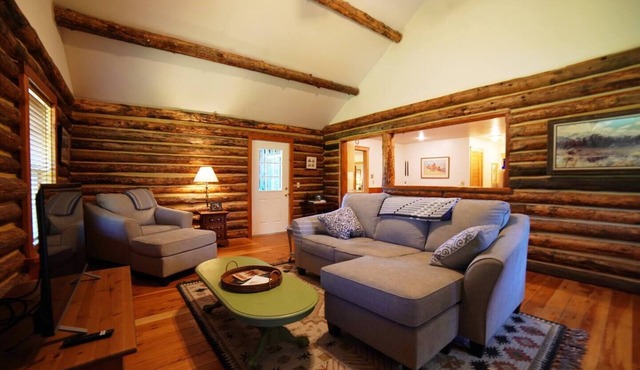 Quaint Historic Log Cabin near Victor, Between Grand Targhee and Jackson