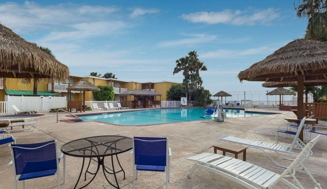 Quality Inn & Suites Corpus Christi Beachside