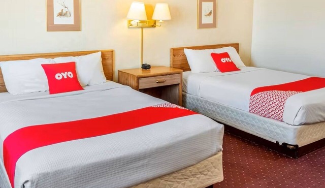 Queen Comfort Awaits! 2 Cozy Units w/Free Parking! Near Museums!
