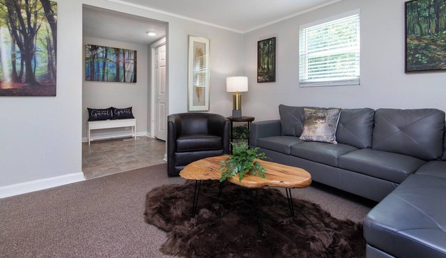 Quiet 2BR Apartment in Huntersville Ideal for Extended and Business Stays