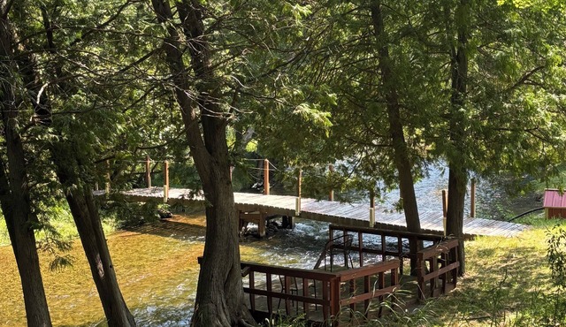 Rapid River Retreat! Home sleeps 6, garage, fire pit