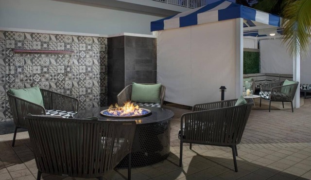 Relax and Recharge! Pets Allowed, Outdoor Pool!