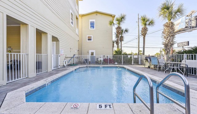 Relax at Second Wind – Gulf Views on Every Floor, 3 Suites, Pool & Free Guest Perks