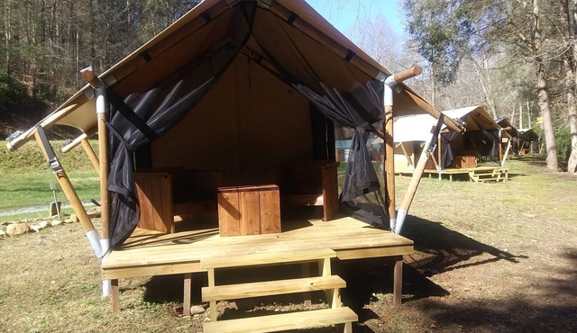 Relax in a Safari Glamp Tent beside the creek, firepit- outdoor experience.