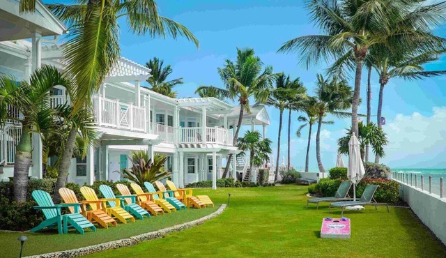 Relax in Style with 3 Swimming Pools Access and Easy Beach Walks in Key West