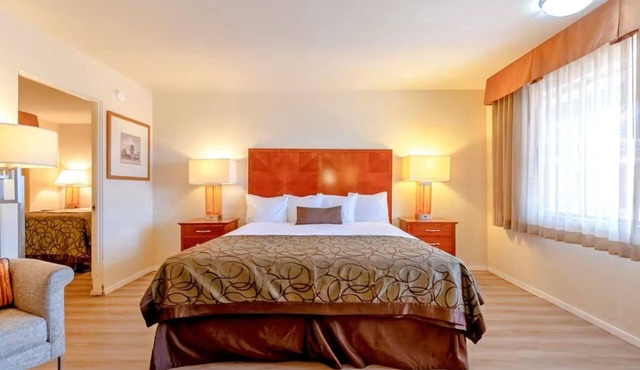 Relaxing King & Queen Suite | Outdoor Pool | Steps from Historic Attractions