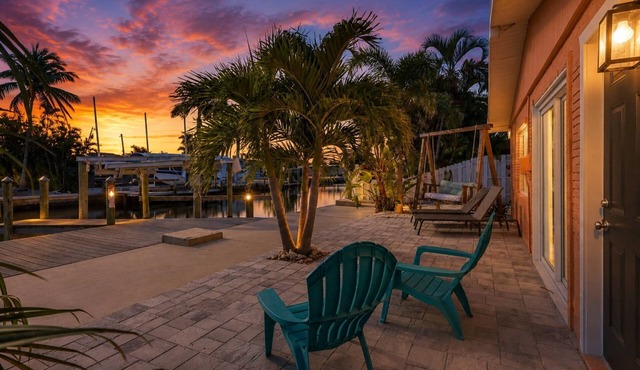 Remodeled Matlacha Fishing Cottage | Gulf-Access Canal, Dock, Bikes & Boat Parking