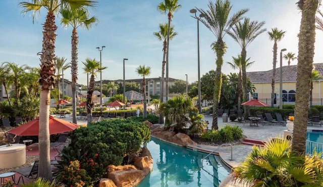 Resort stay near Disney & Universal w/themed beds