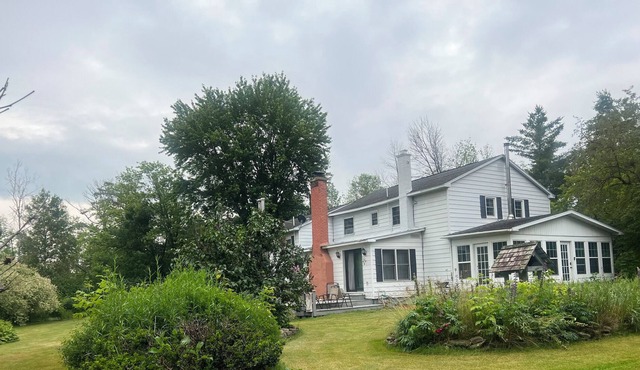 Retreat style home , minutes drive to many attraction site and hike trails.