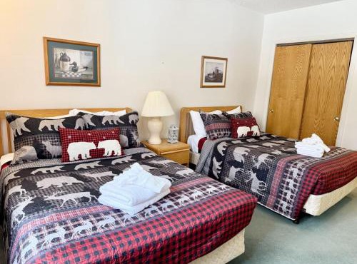RG106A Rivergreen Hotel Style Room | Pool & Hot Tub