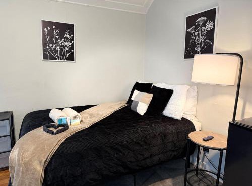 Room with Shared Spaces Close to Syracuse University and Downtown