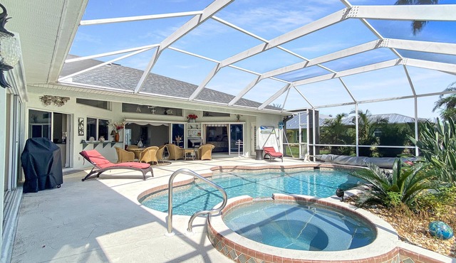 Rotonda Palms, heated pool and spa, sleeps 8