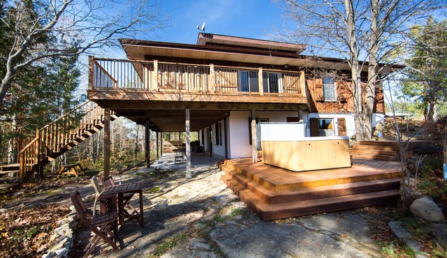 Rustic countryside cottage with a rapidsview