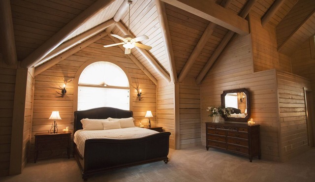 Rustic Country Lodge on 800 Private Acres