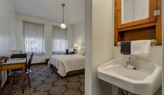 Ryan Hotel