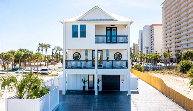 Safari Street Stay - Steps 2 Beach! 2 units for 1 price! Sleep 16!
