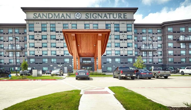 Sandman Signature Plano-Frisco Hotel
