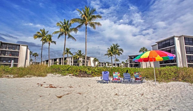 Sanibel Island Studio: Pool Access, Walk to Beach