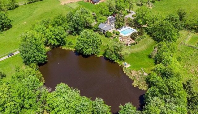 Scenic Cottage retreat at historic Buckskin manor