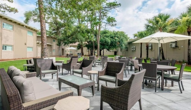 Seaside 1BR Suite | Free Parking | Free Breakfast | Onsite Pool | Pet Friendly