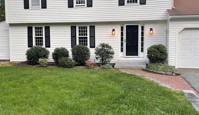 Seaside Gem - updated classic in charming Duxbury - walk to town or sandy beach!