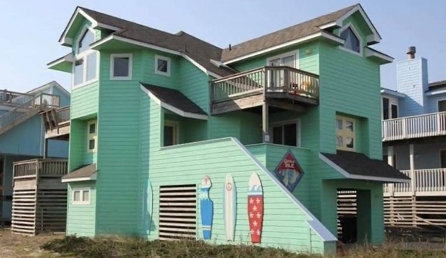 Semi Oceanfront 5 bedroom dog friendly cottage 10 feet to beach access