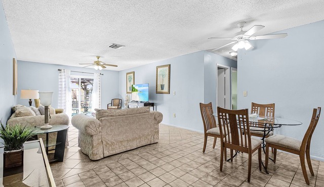 Serene 2-bedroom condo with AC in beautiful Cape Coral