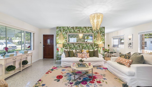 Serene Palm Beach Getaway - Your Home in Paradise