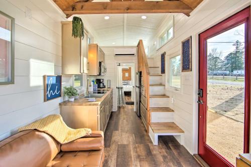 Shared Dock & Lake Access: Daingerfield Tiny Home