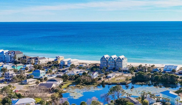 Shore Shack-Stunning, New Coastal Craftsman Masterpiece. 4BR/4.5 BA Private Pool