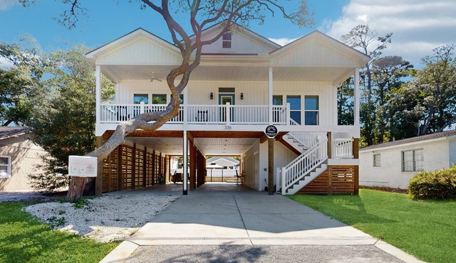 Shore to be Sunshine: Coastal home with private patio, close to beach and local attractions