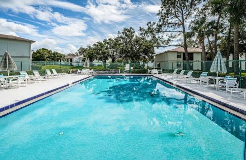 Short drive to Honeymoon Island with Heated Pool