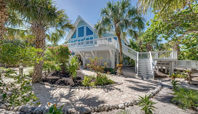 Silverseas Cottage: Cozy 3BR Fall Retreat - Private Pool, Beach Access, 2 Carts