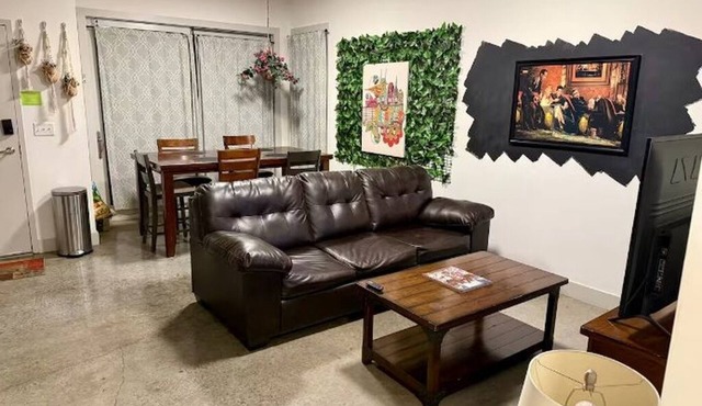Sleeps 6 near Downtown,Soccer Stadium,Raceway,Flea Mkt,Dog Park,Wifi,Laundry,Zoo