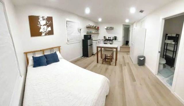 Small Studio - Trinity Groves - 5 Min Downtown