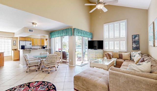 Snowbird friendly townhouse near downtown with heated pool hot tub grill golf