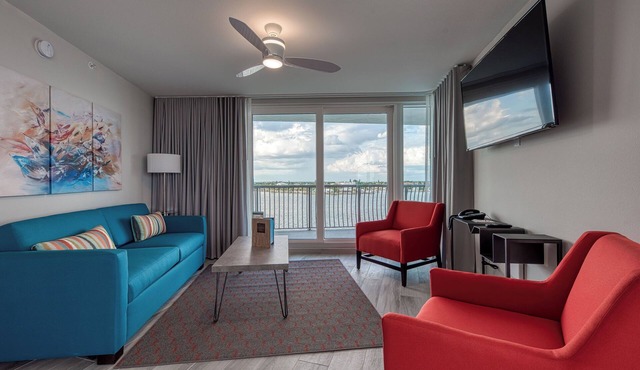 Soothing hotel suites with AC in Treasure Island