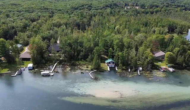 Soothing studio cabin on beautiful Torch River for a relaxing getaway