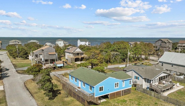 Soundside Dog Friendly Home with Hot Tub, Community Pool and Tennis/Pickleball