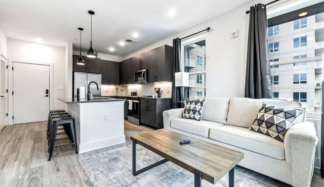 Spacious 2BD Apartment | Close to DT w/Parking!