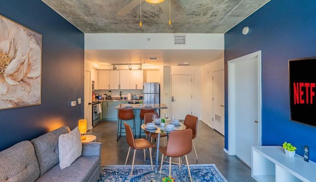 Spacious 2BD Urban Oasis Pool Gym Free Parking