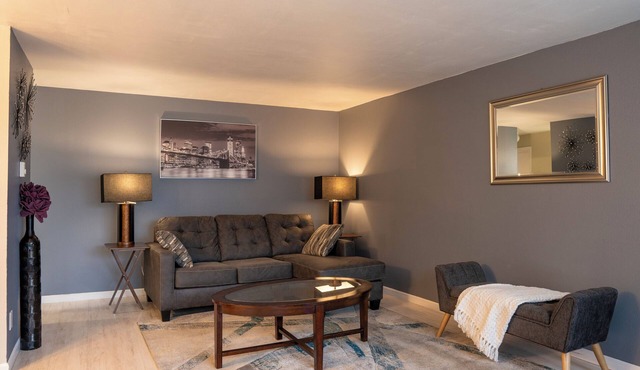Spacious 2BR SeaTac Condominium