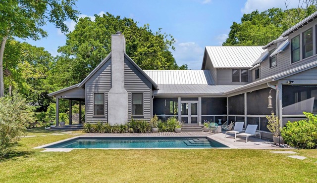 Spacious 4-bd house in charming Old Village Old Mt Pleasant with Pool, Golf cart