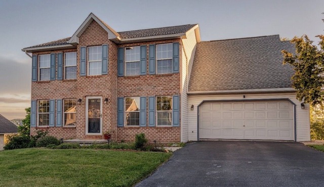 Spacious 4BR Home in Harrisburg Mins to Hershey